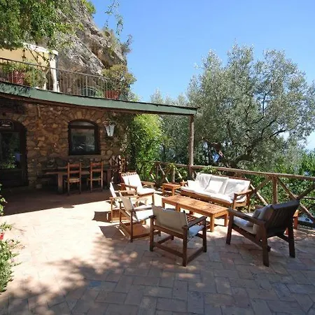 Vila Sleeps 10 Pool Air Con Wifi Vico Equense